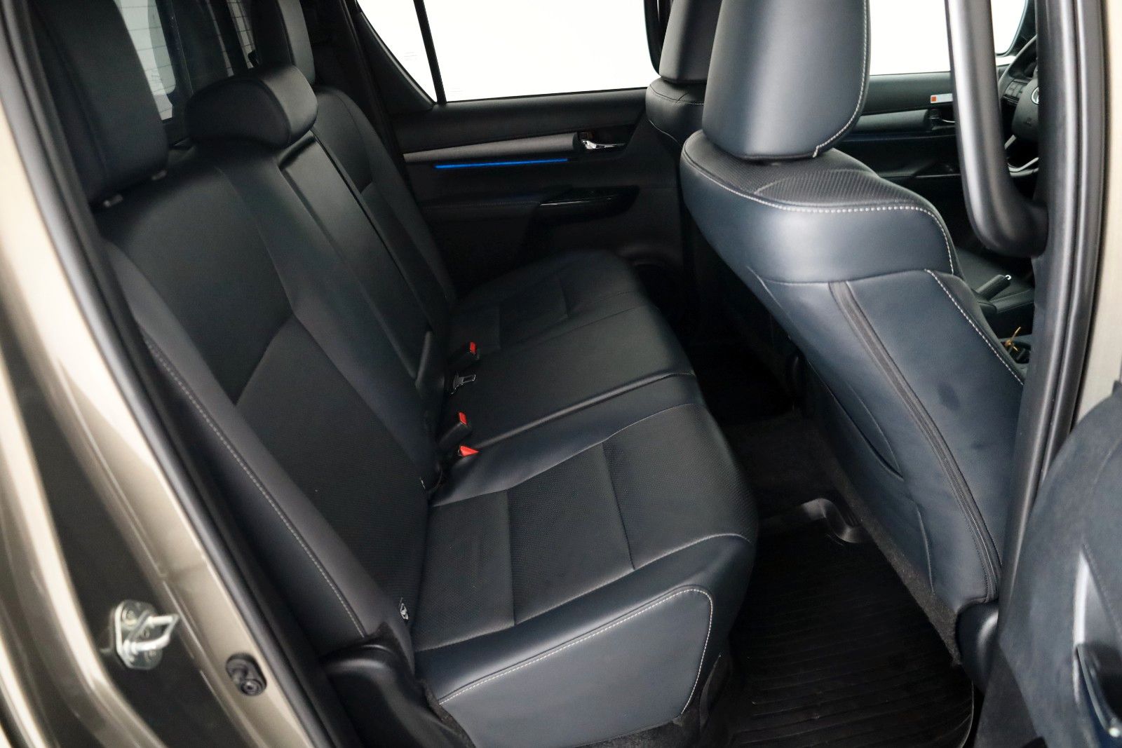 Fahrzeugabbildung Toyota Hilux 2.8 D-4D Invincible,Navi,ACC, HardTop, AHK