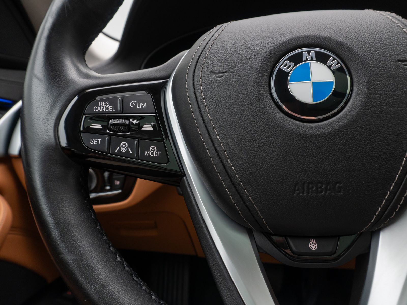 Fahrzeugabbildung BMW 540d xD Luxury Line Panorama HUD HIFi DAB DisKey