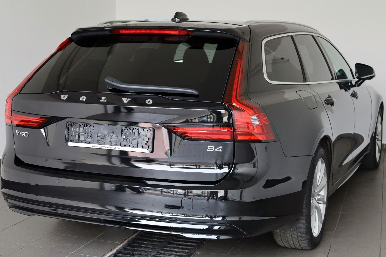 Fahrzeugabbildung Volvo V90 B4 Momentum Pro, Xenium-Pak, Leder, H&K, ACC