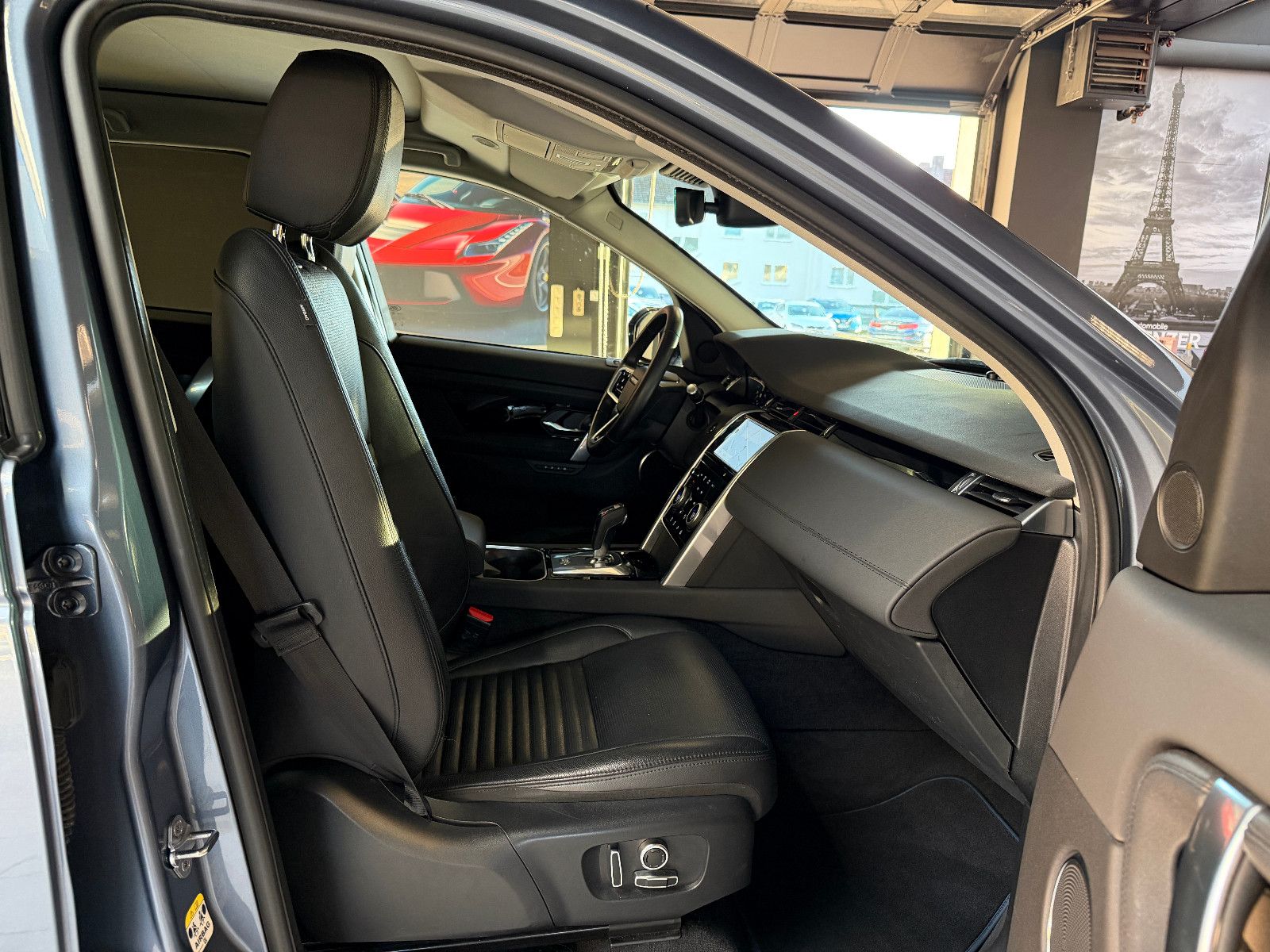 Fahrzeugabbildung Land Rover Discovery Sport SE AWD/PANO/KAMERA/LEDER/LED