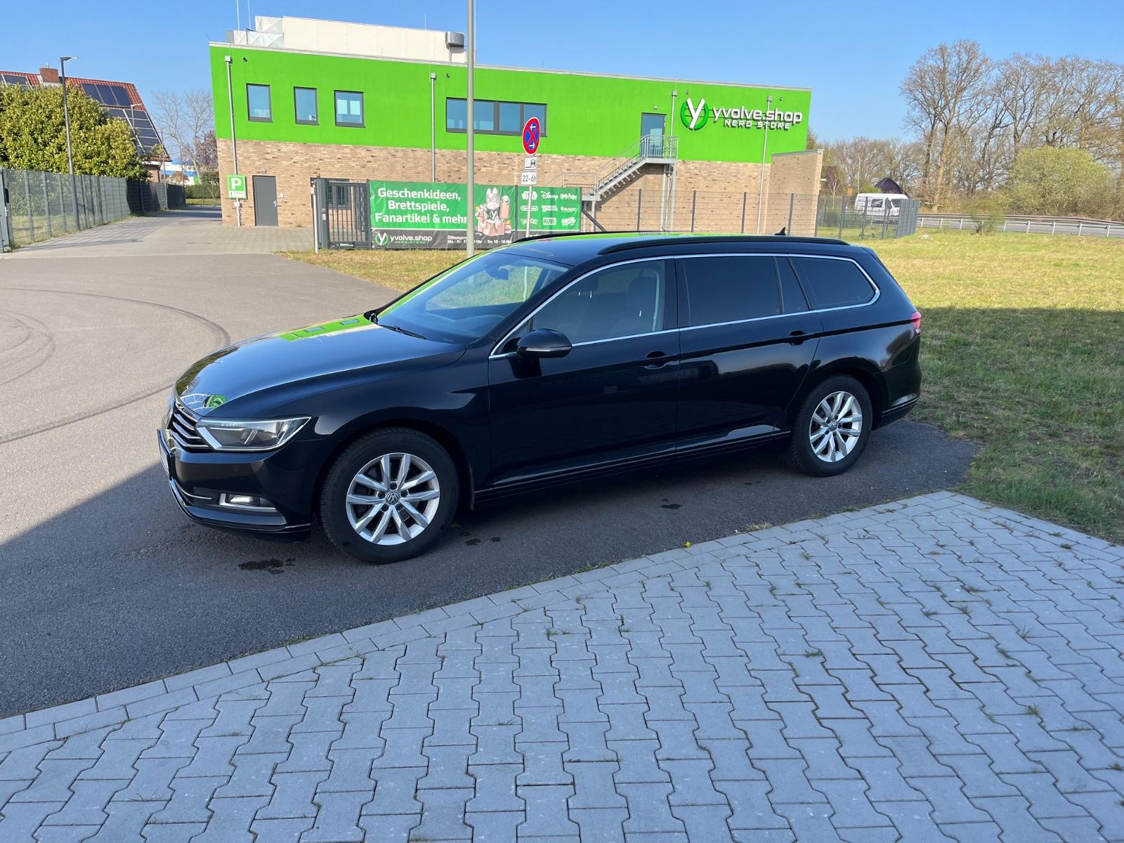 Volkswagen Passat 2015 — rear view