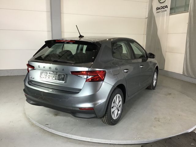 Fahrzeugabbildung Skoda Fabia Selection 1.0 TSI LED/Kamera/Tempo/SHZ/DAB