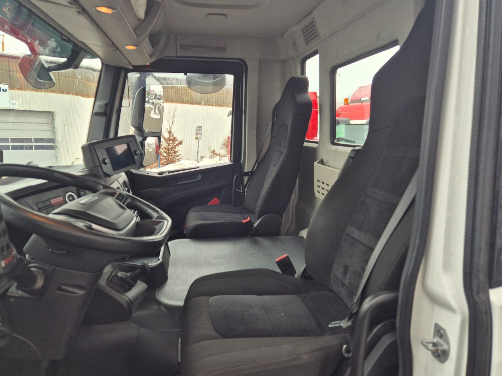 Fahrzeugabbildung Iveco X-Way AD360X48Z/P HR 8x4 HIAB ULT26S59
