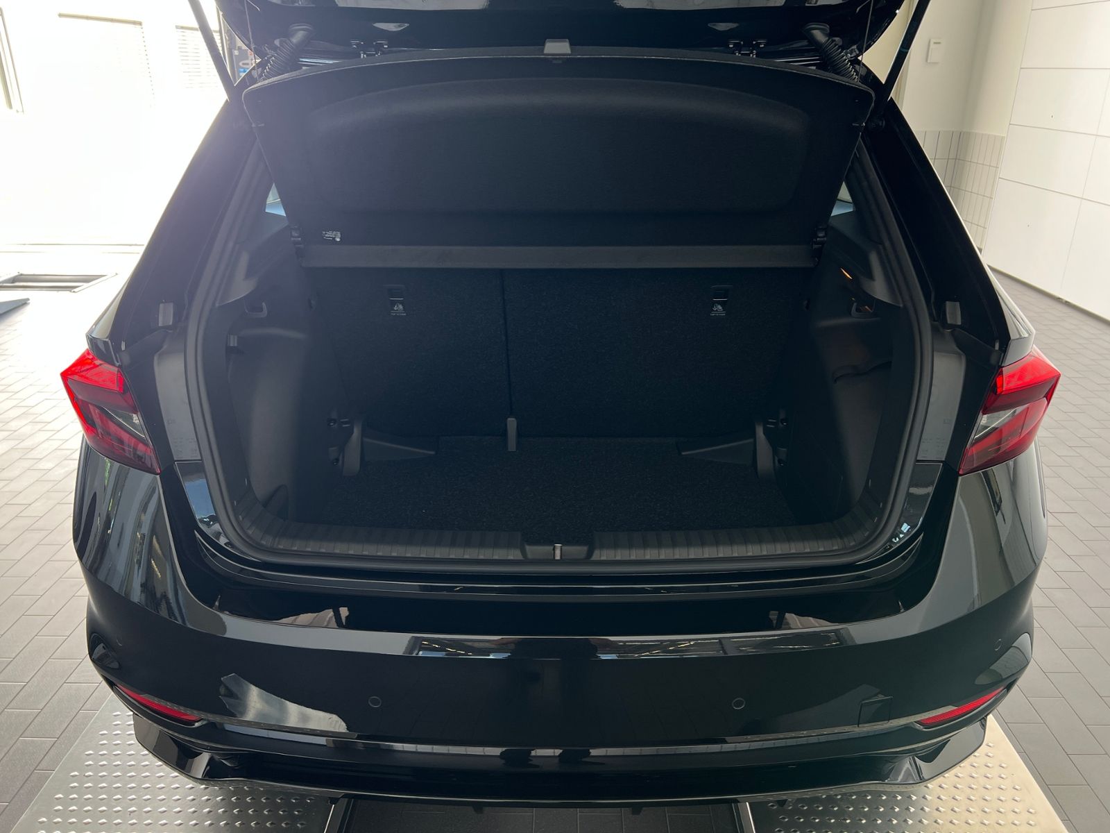 Fahrzeugabbildung SKODA Fabia Monte Carlo 1.0 TSI *LED,17"LM-Felge,Klima