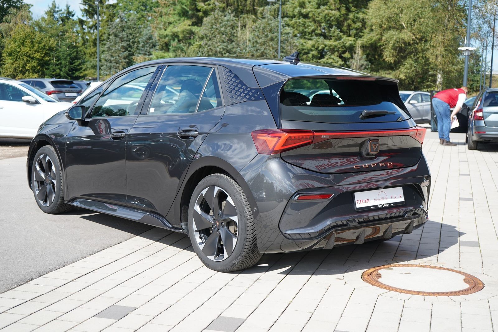 Cupra Born 150 KW LED Navi Panorama ACC Head-Up 360° imagem 3