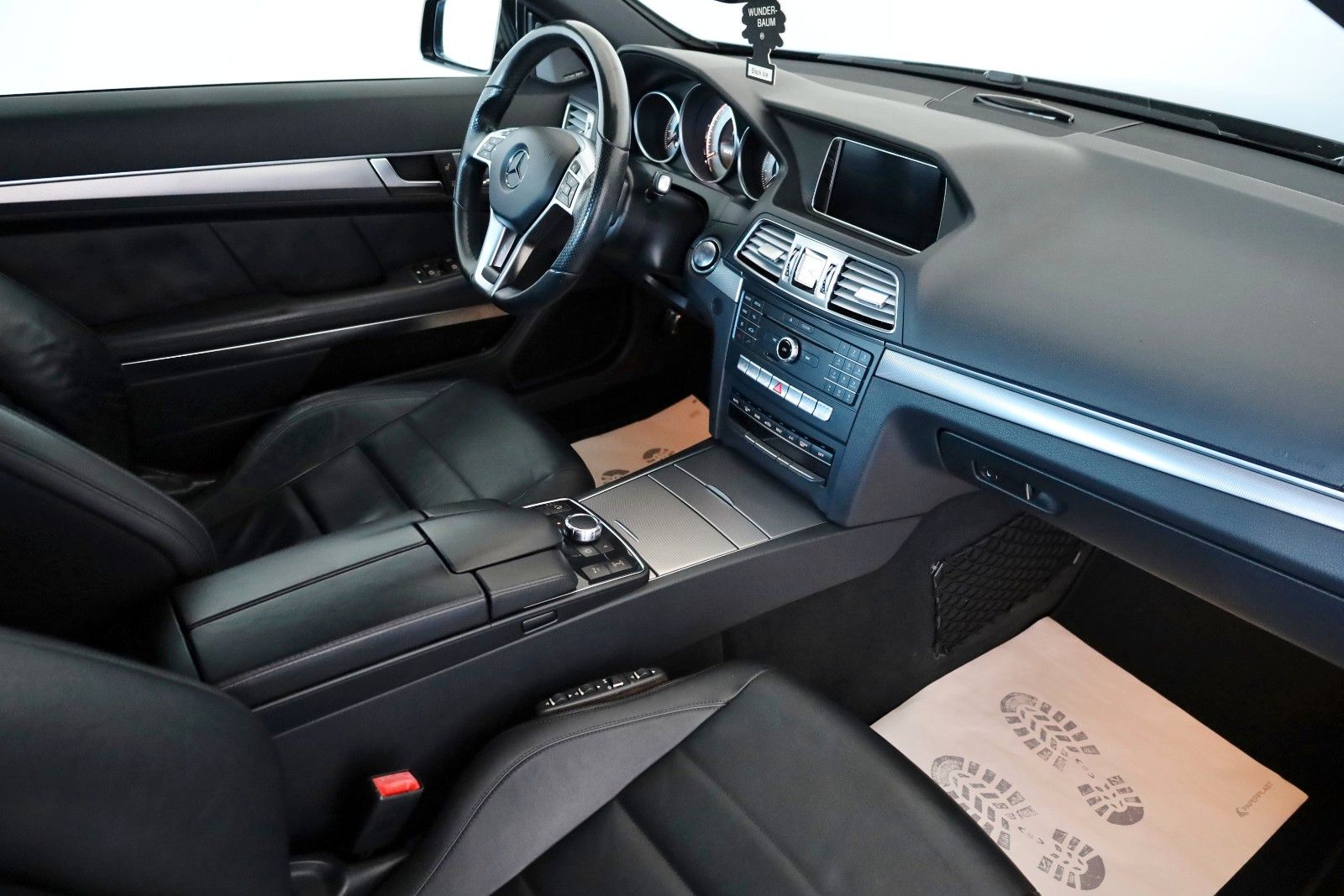 Fahrzeugabbildung Mercedes-Benz E400 Cabrio AMG Line Leder,Navi,LED,H/K,Airscarf