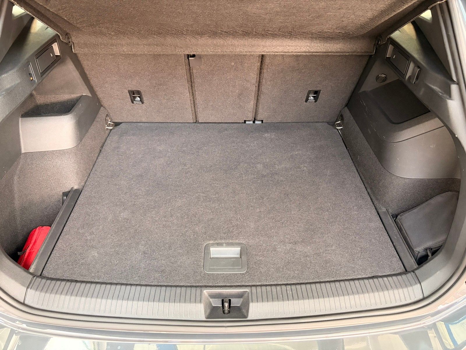 Fahrzeugabbildung Volkswagen Tiguan R-Line 2.0 TDI DSG +Kamera+Navi+ACC + LED