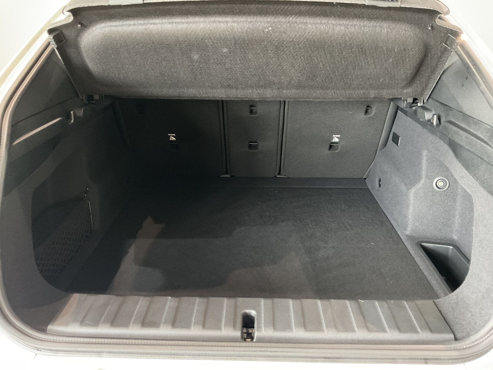 Fahrzeugabbildung BMW iX2 xDrive30 |M Sportpaket |Aktivsitz |19 M LMR