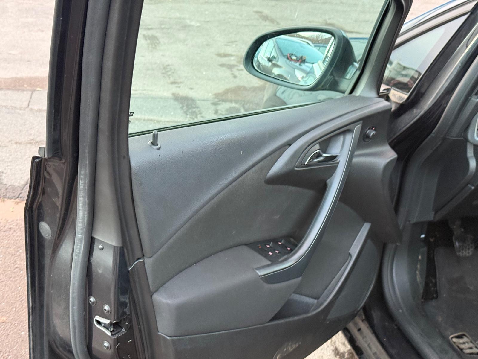 Opel Astra 2015 — photo 12
