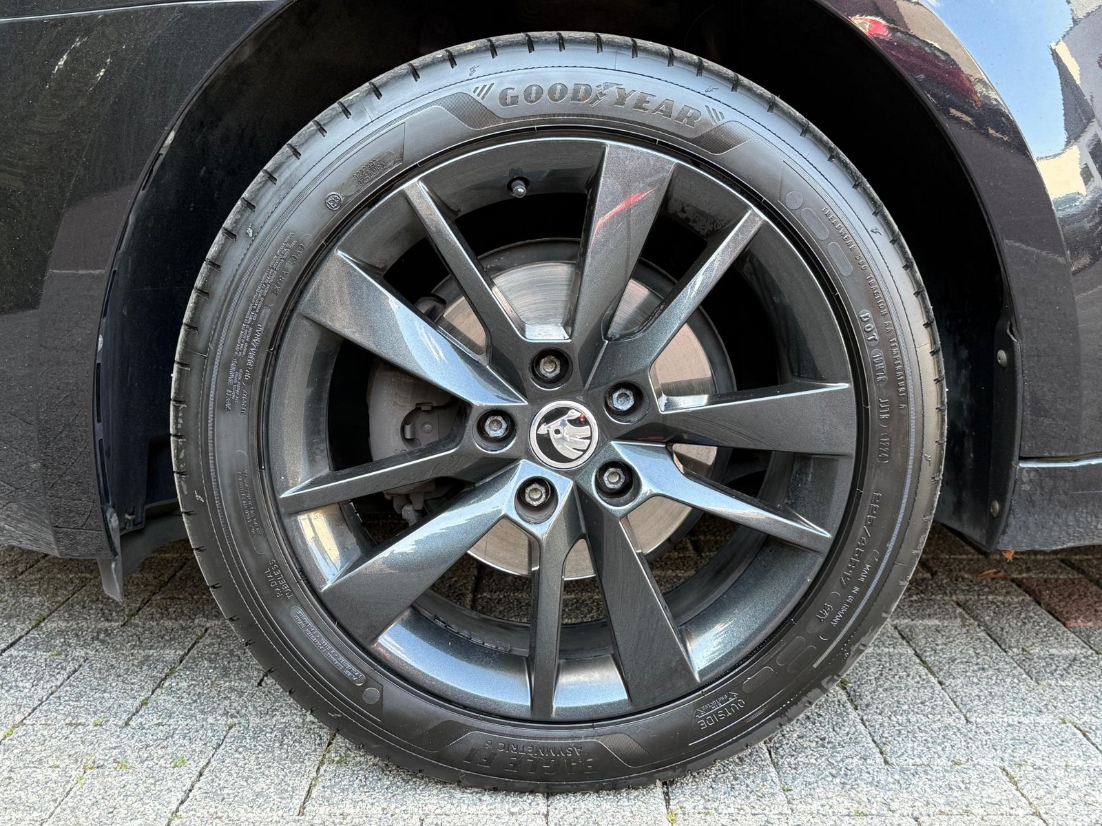 Fahrzeugabbildung SKODA Octavia 1.6 TDI Premium Edition LED+KAM+TEMP+SHZ