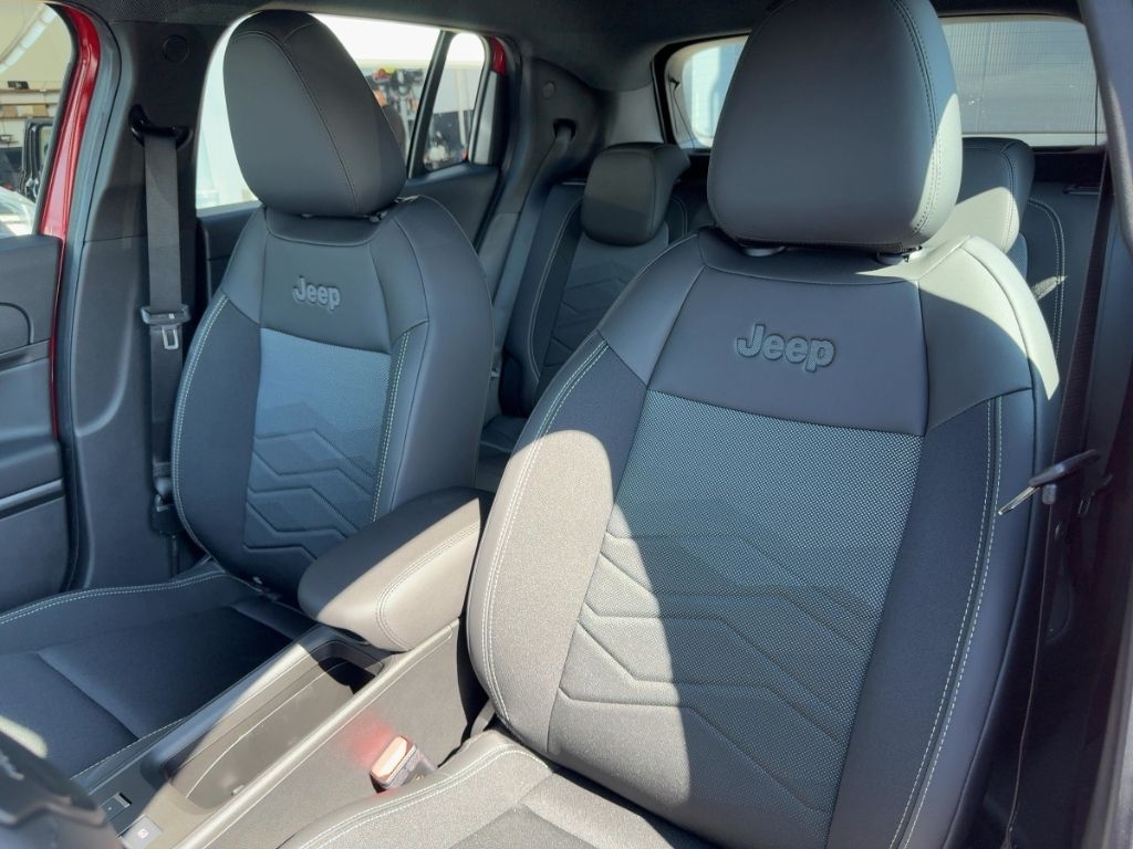 Fahrzeugabbildung Jeep Avenger e-Hybrid ALLWETTER NAVI ELEKTR HECKKL SH