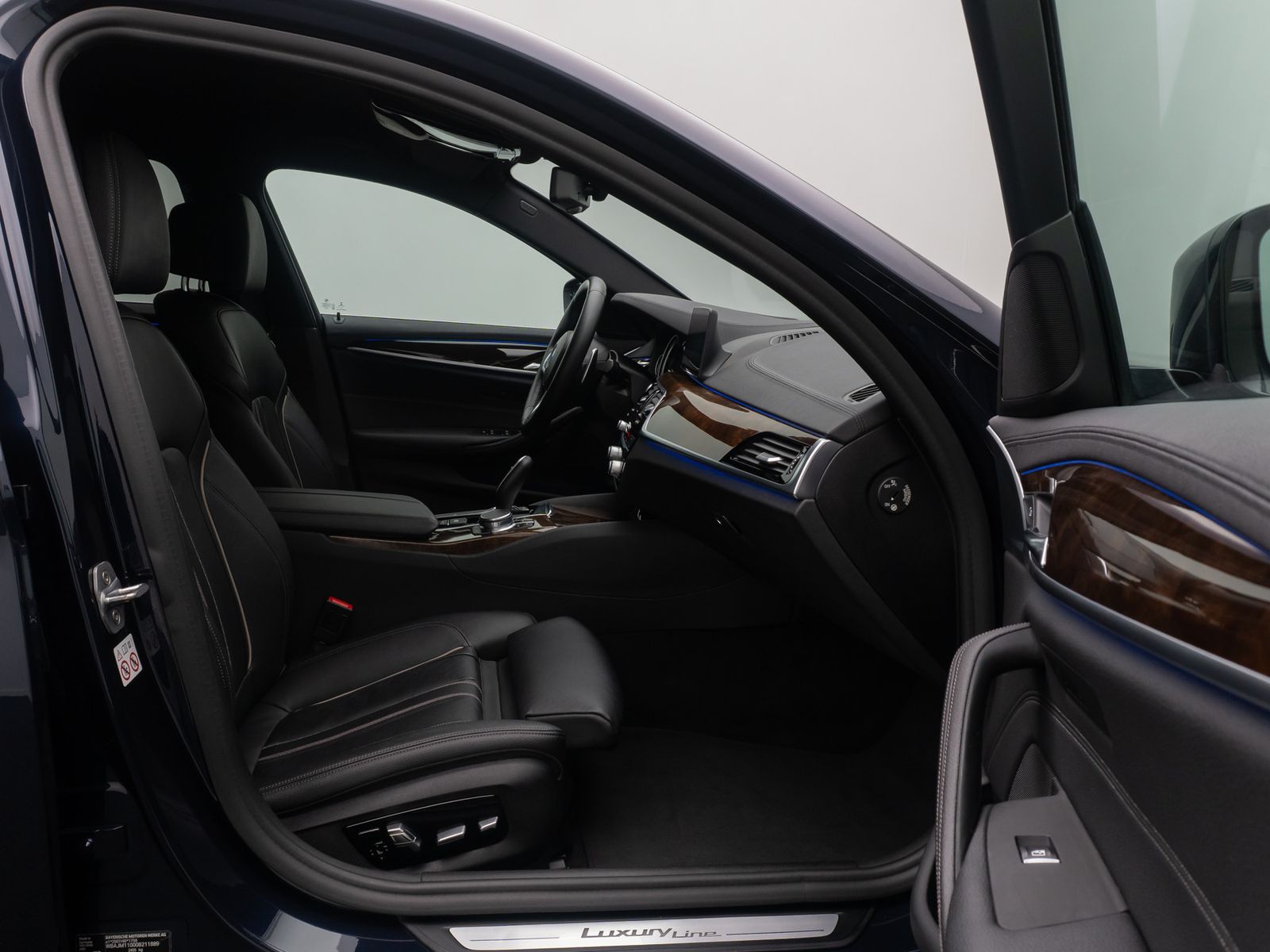 Fahrzeugabbildung BMW 540i xD LuxuryLine HUD Kamera HiFi Alarm Komfort