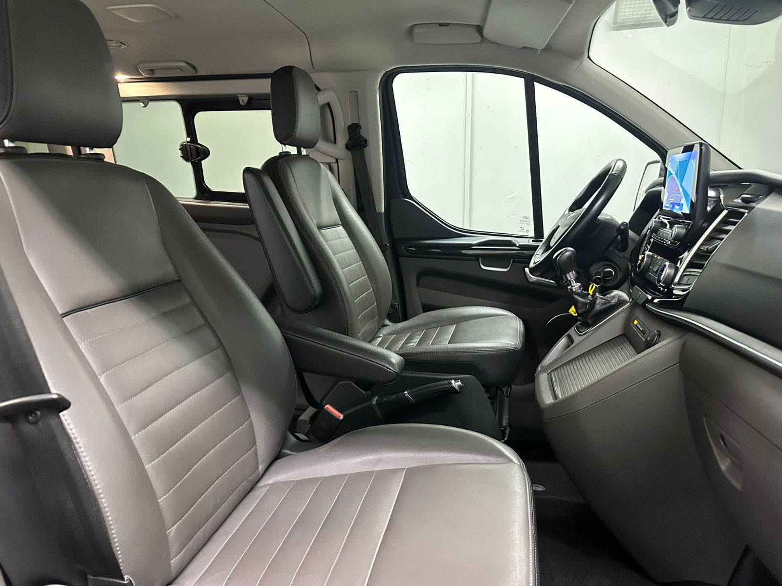 Fahrzeugabbildung Ford Tourneo Custom 320 L2H1*8SITZE*AHK*ACC*SPURH*
