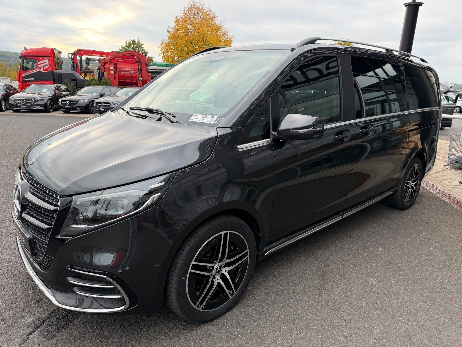 Fahrzeugabbildung Mercedes-Benz V 300 d 4MATIC EXCLUSIVE AMG Panorama Standheiz