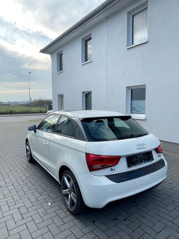 Audi A1 S-Line* LED*BiXenon*Pano* Lieder