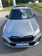 BMW iX1 xDrive30 - - graue BMW iX1