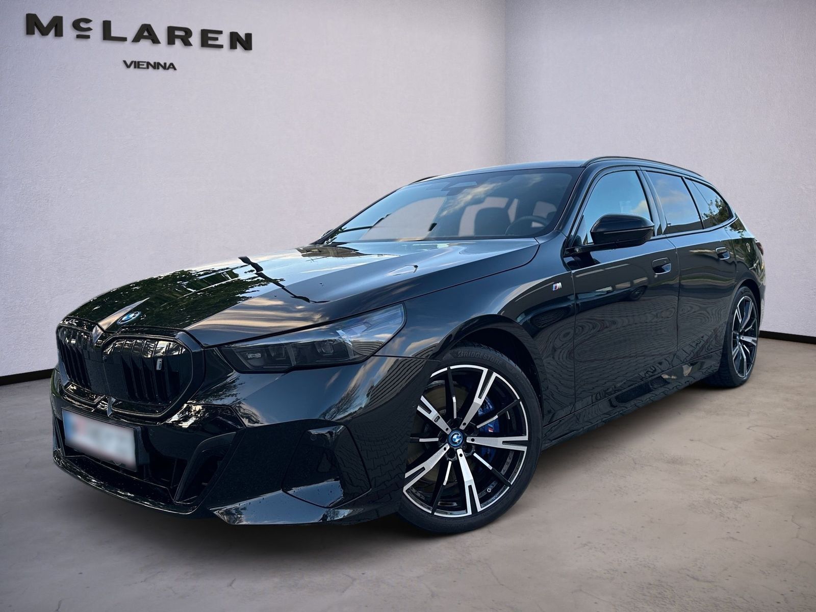 BMW i5 eDrive40 M / Black Sapphire / B&W