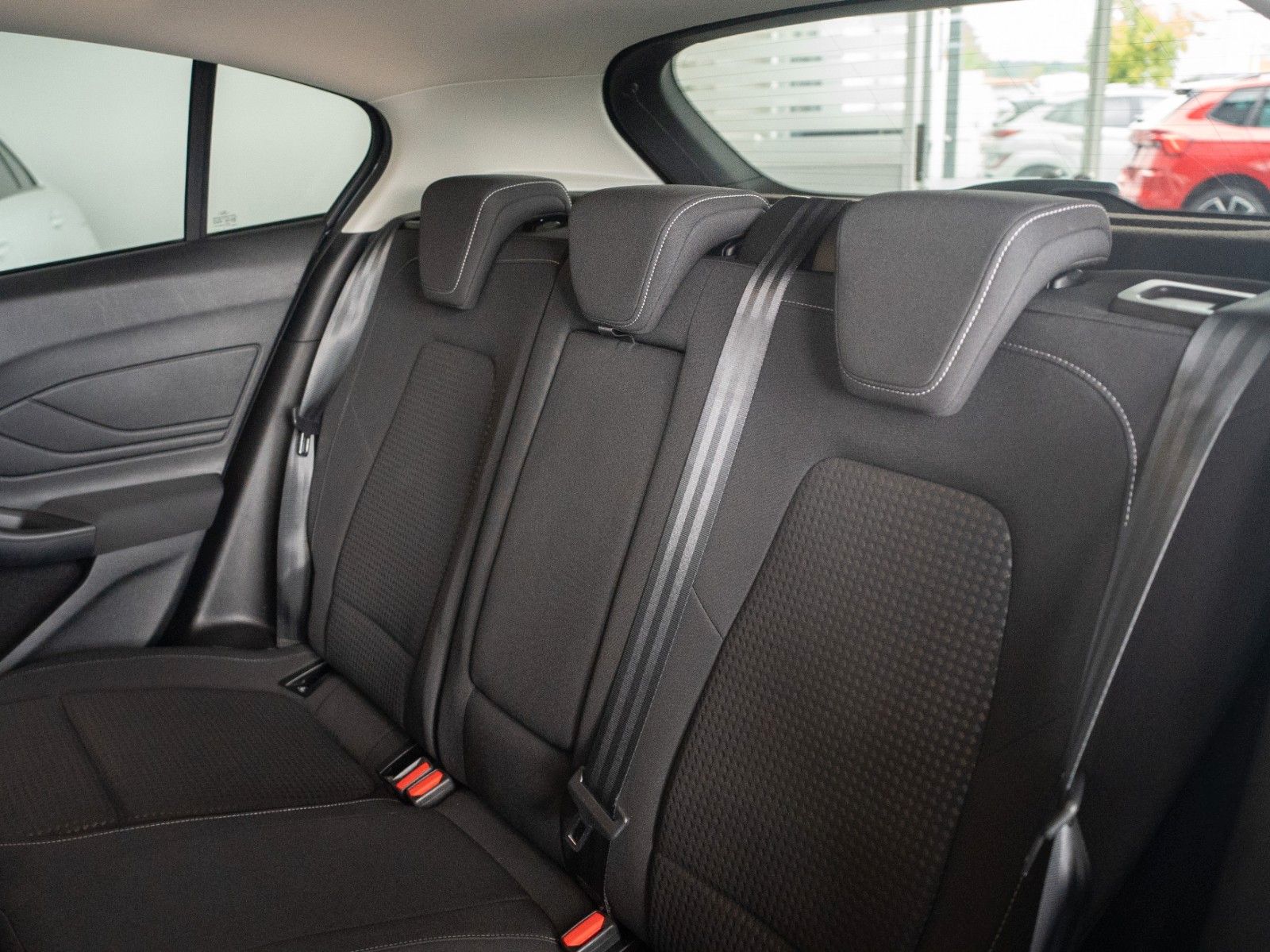Fahrzeugabbildung Ford Focus Lim. C&C WINTER-P./NAVI/KLIMA/DAB/JRC