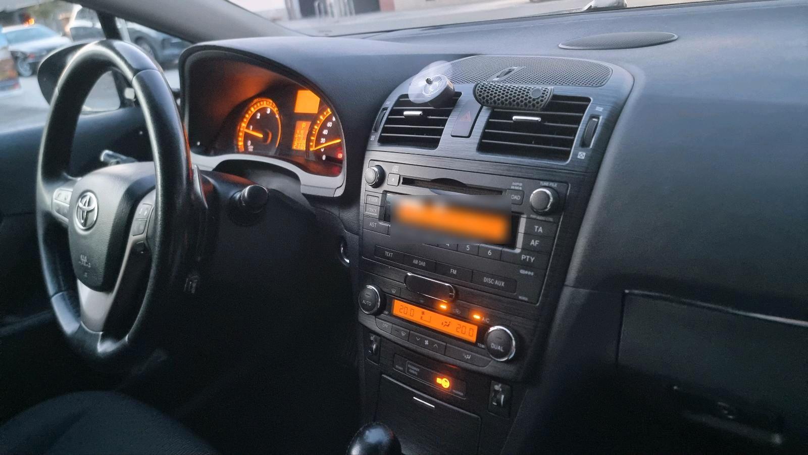 Toyota Avensis 2010 — photo 7