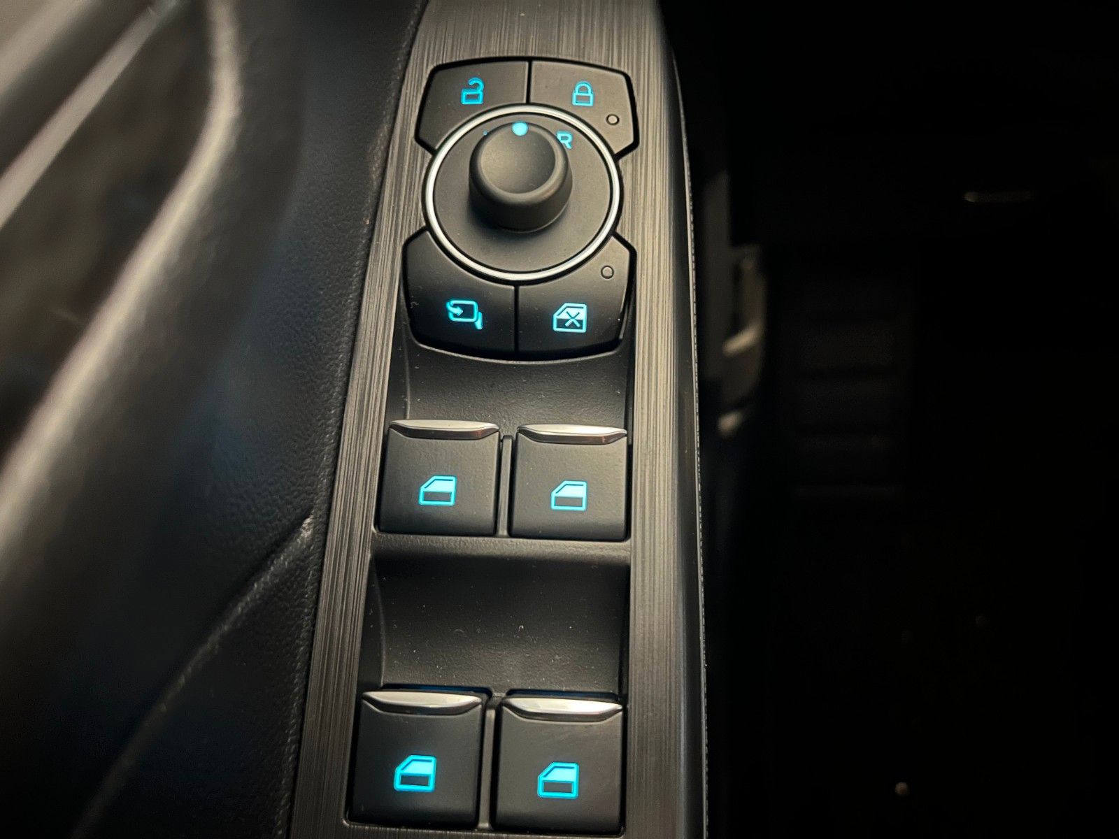 Fahrzeugabbildung Ford Kuga PHEV Titanium NAVI Kamera Winter Paket
