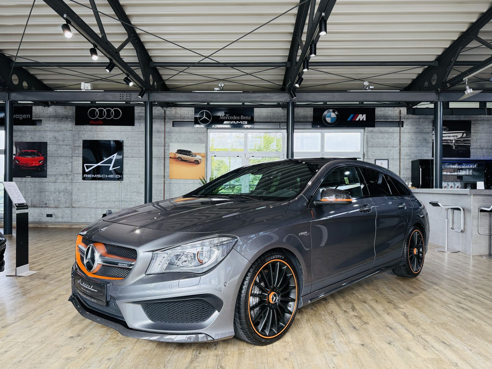 MERCEDES-BENZ CLA 45 AMG Shooting Brake 4Matic Orange Art*VOLL