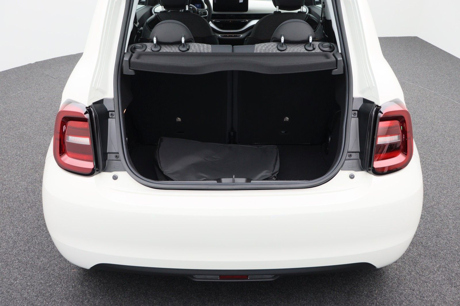 Fahrzeugabbildung Fiat 500E 3+1 Icon 42KWh Navigation Komfort-Paket