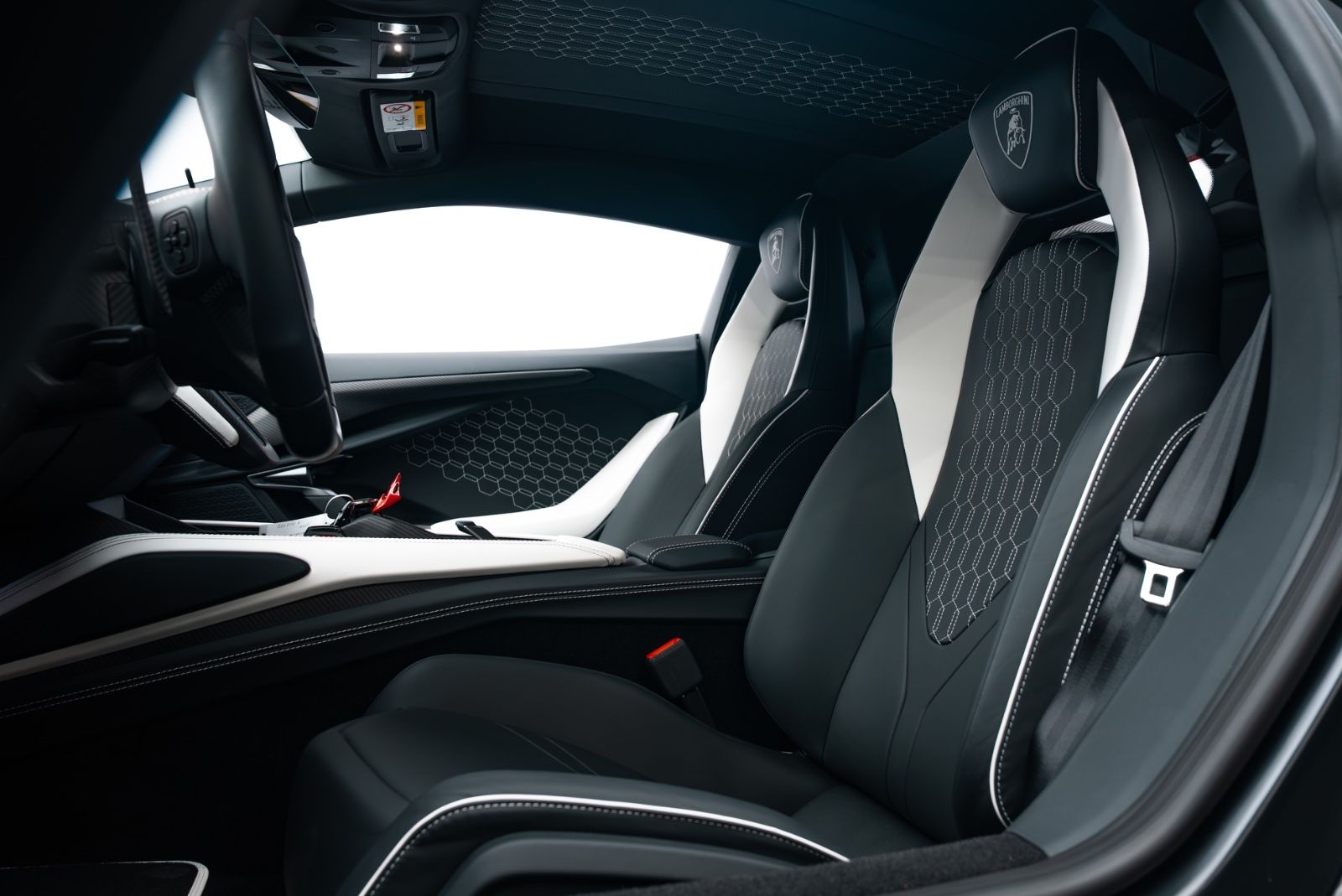 Fahrzeugabbildung Lamborghini Revuelto FULL CARBON/LIFT/PASSENGER/MY 26