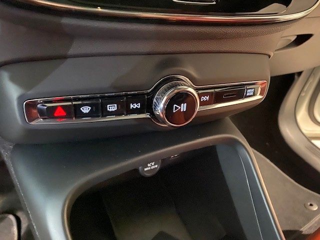Fahrzeugabbildung Volvo XC40 Momentum Pro LED/NAVI/LEDER/PANO/360°/BLIS
