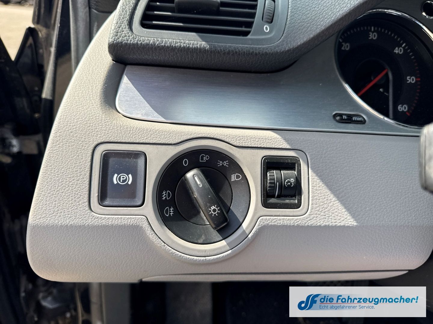 Fahrzeugabbildung Volkswagen Passat Variant Highline Navi Leder *EXPORT