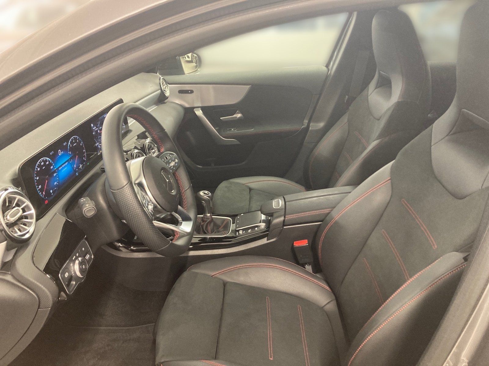Fahrzeugabbildung Mercedes-Benz A 200 AMG*Kamera*Ambiente*MBUX-High*Sound*18"