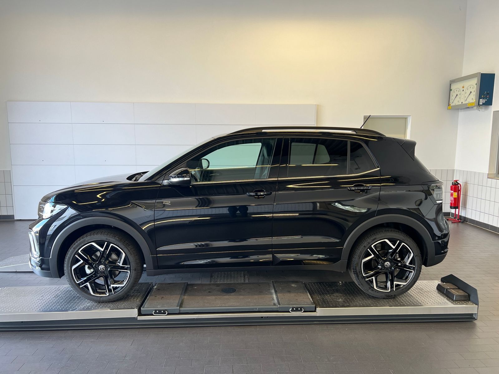 Fahrzeugabbildung Volkswagen T-Cross R-Line 1.5 TSI DSG *AHK,IQ.LIGHT,ACC,App