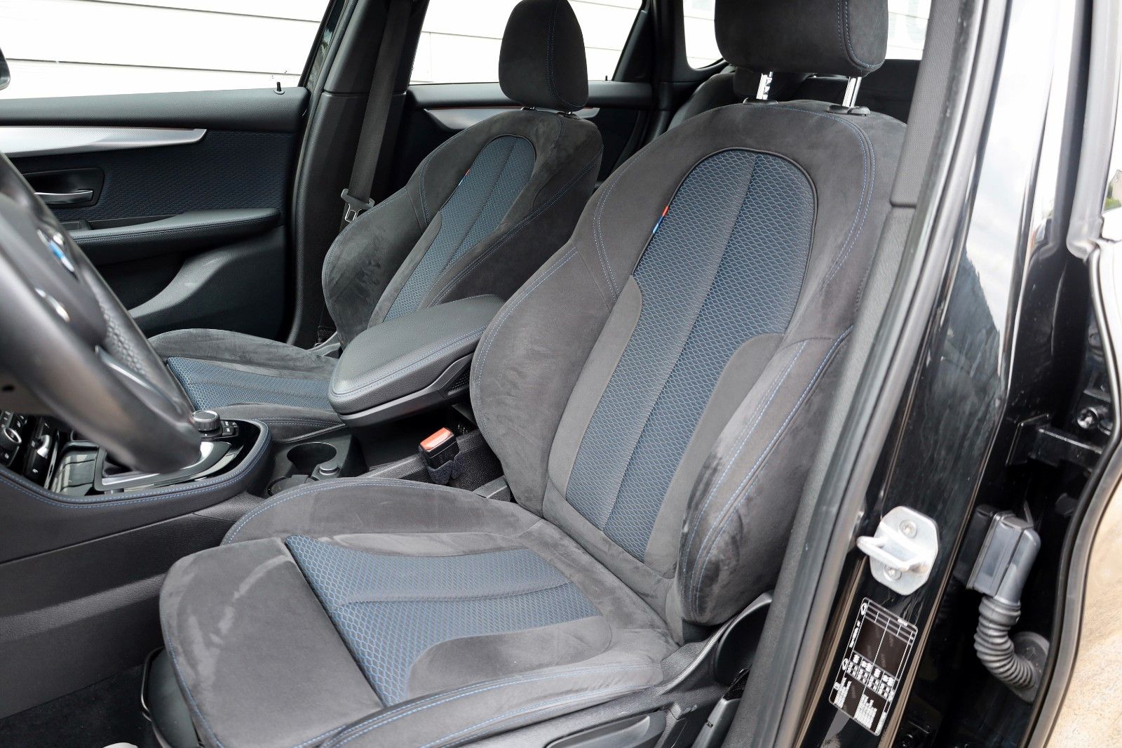 Fahrzeugabbildung BMW 220iA Active Tourer M Sport Alcantara,LED,SH,PDC