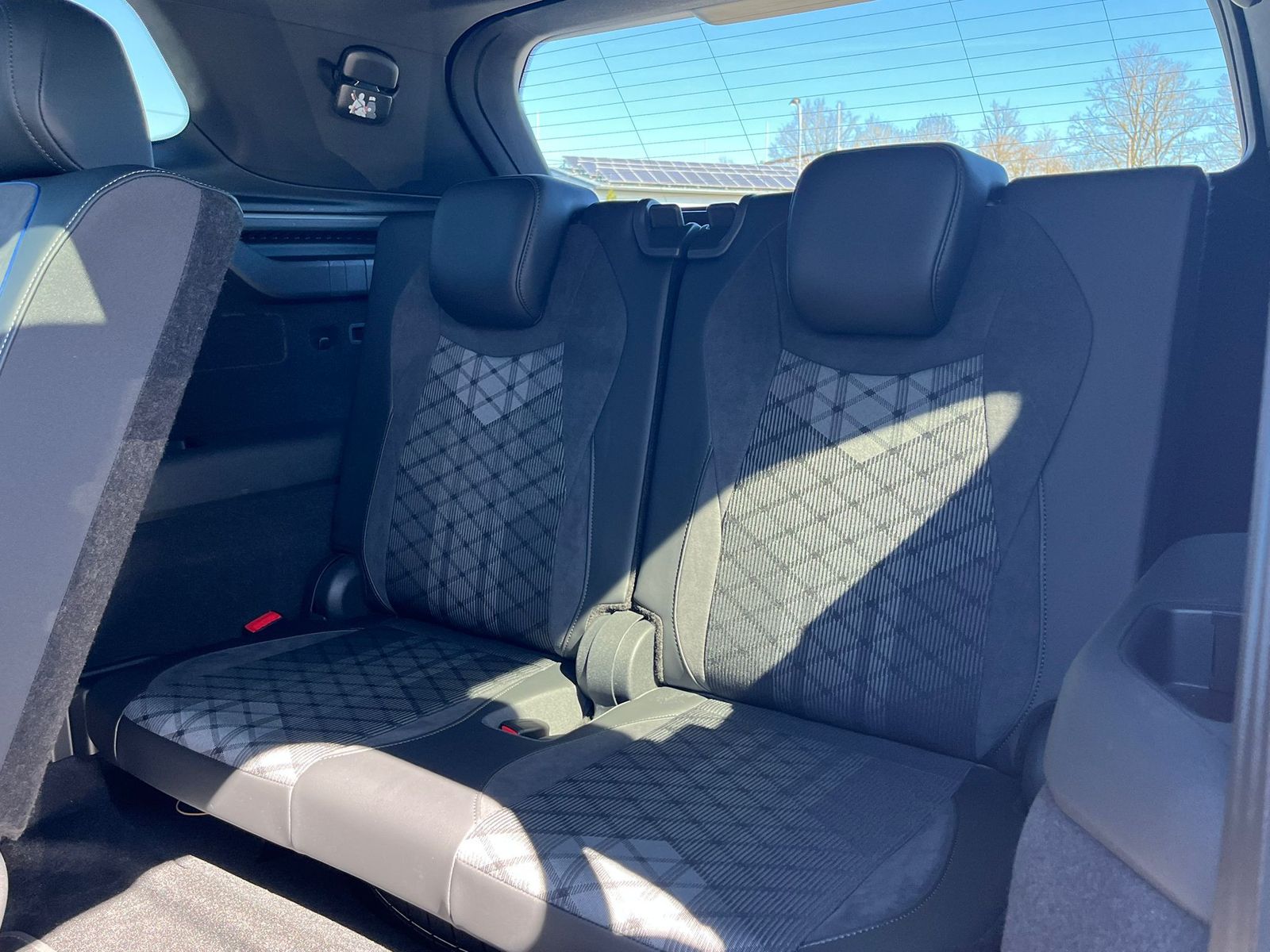 Image du véhicule Volkswagen Tayron 2.0 TDI 4M R-Line 7Si*MATRIX*AHK*PANO*HUD