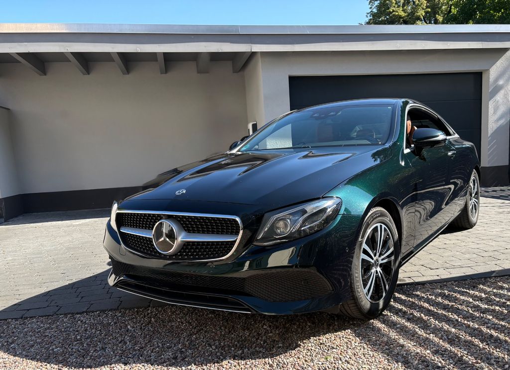 Image of Mercedes-Benz E 220