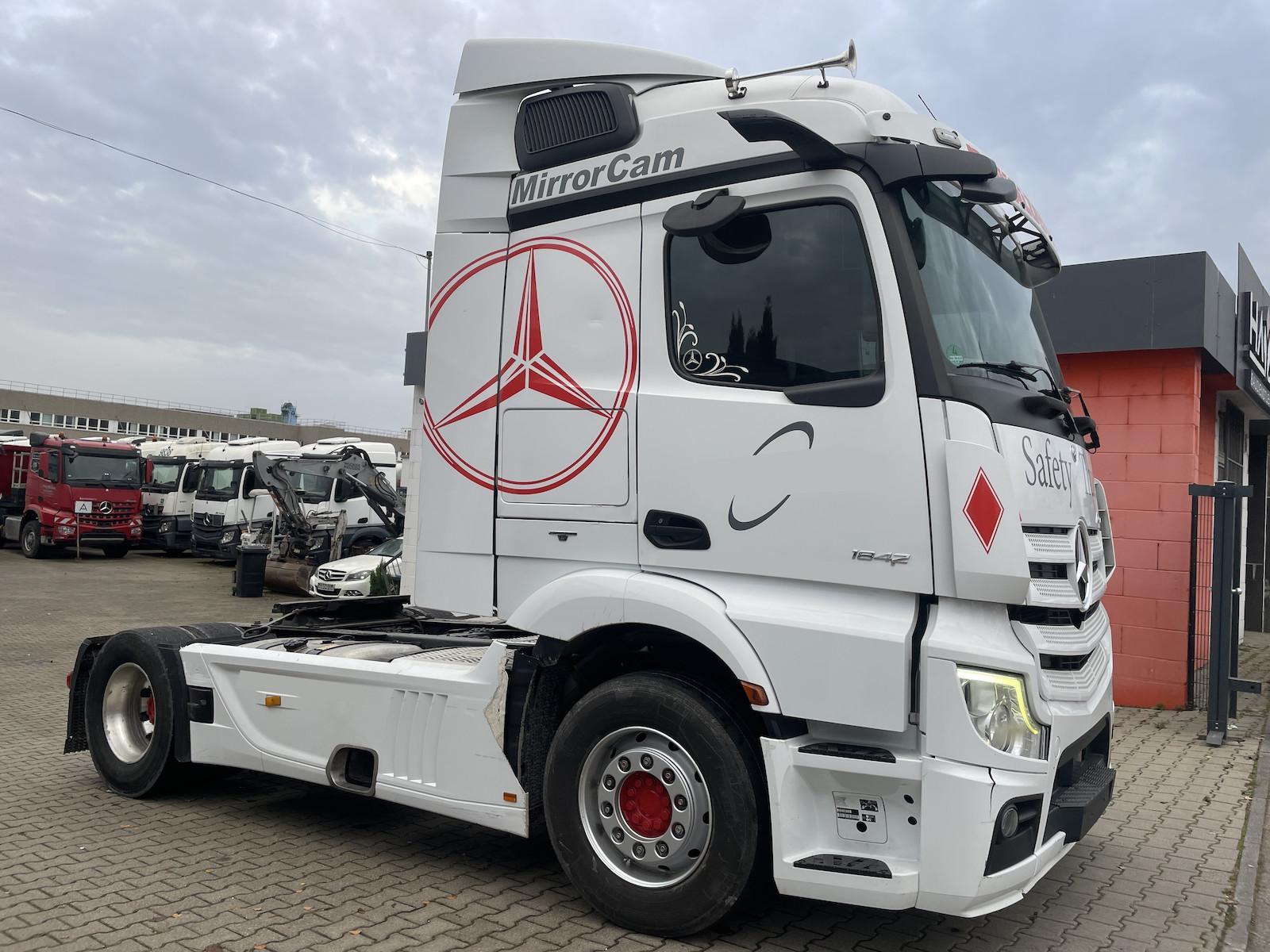 Mercedes-Benz 1842 Actros