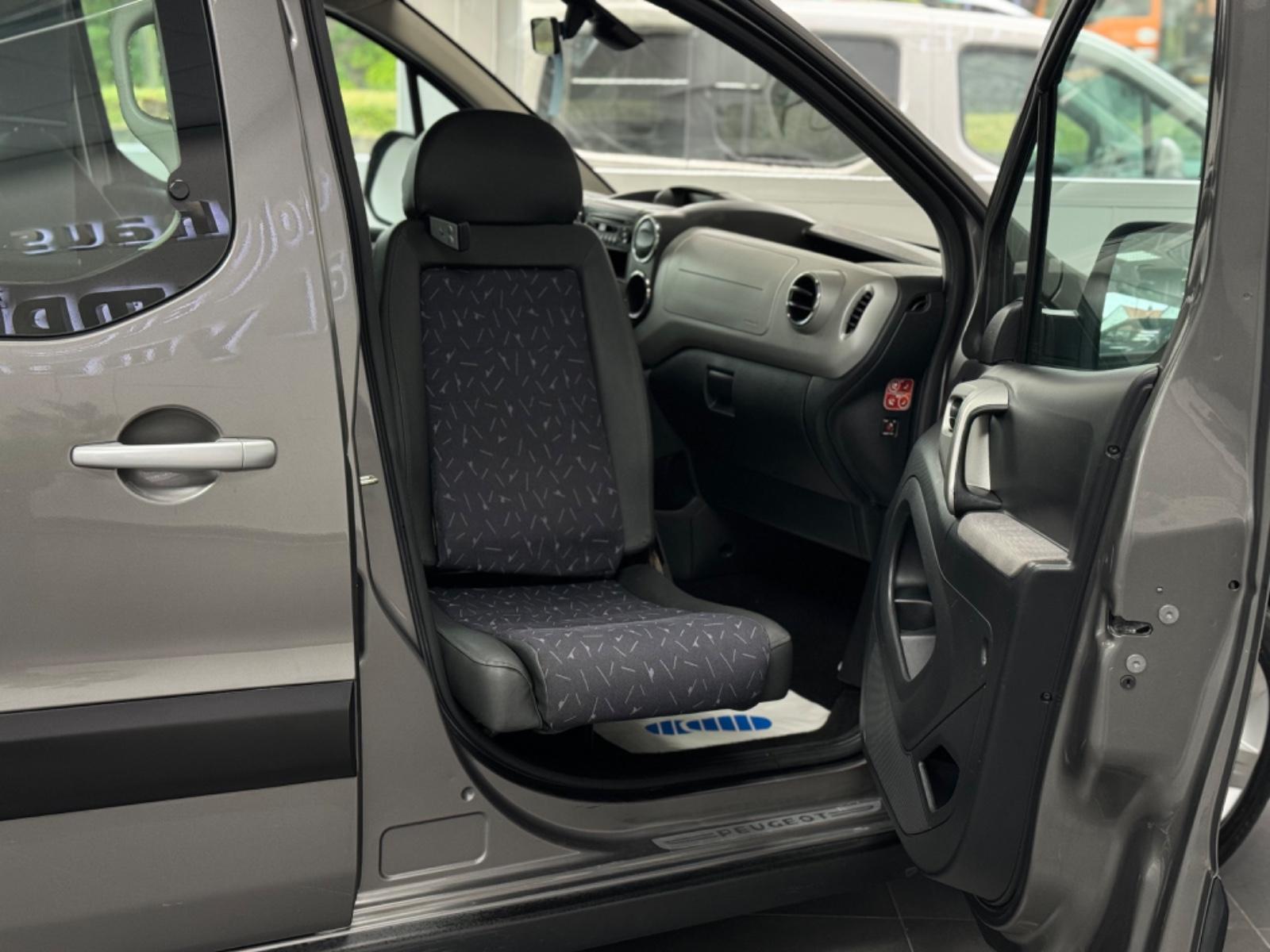Peugeot Partner Tepee  Behindertengerecht-Rampe + Sitz