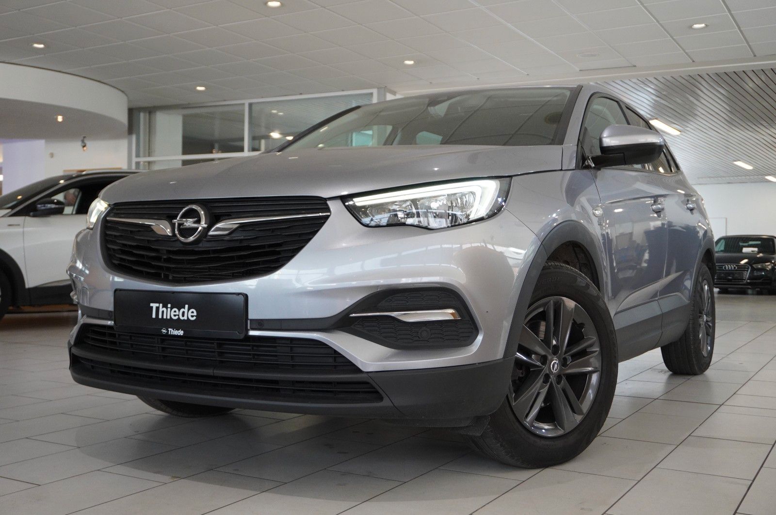 Fahrzeugabbildung Opel Grandland (X) 1.5D BUSINESS NAVI/LED/PDC/DAB/AHK