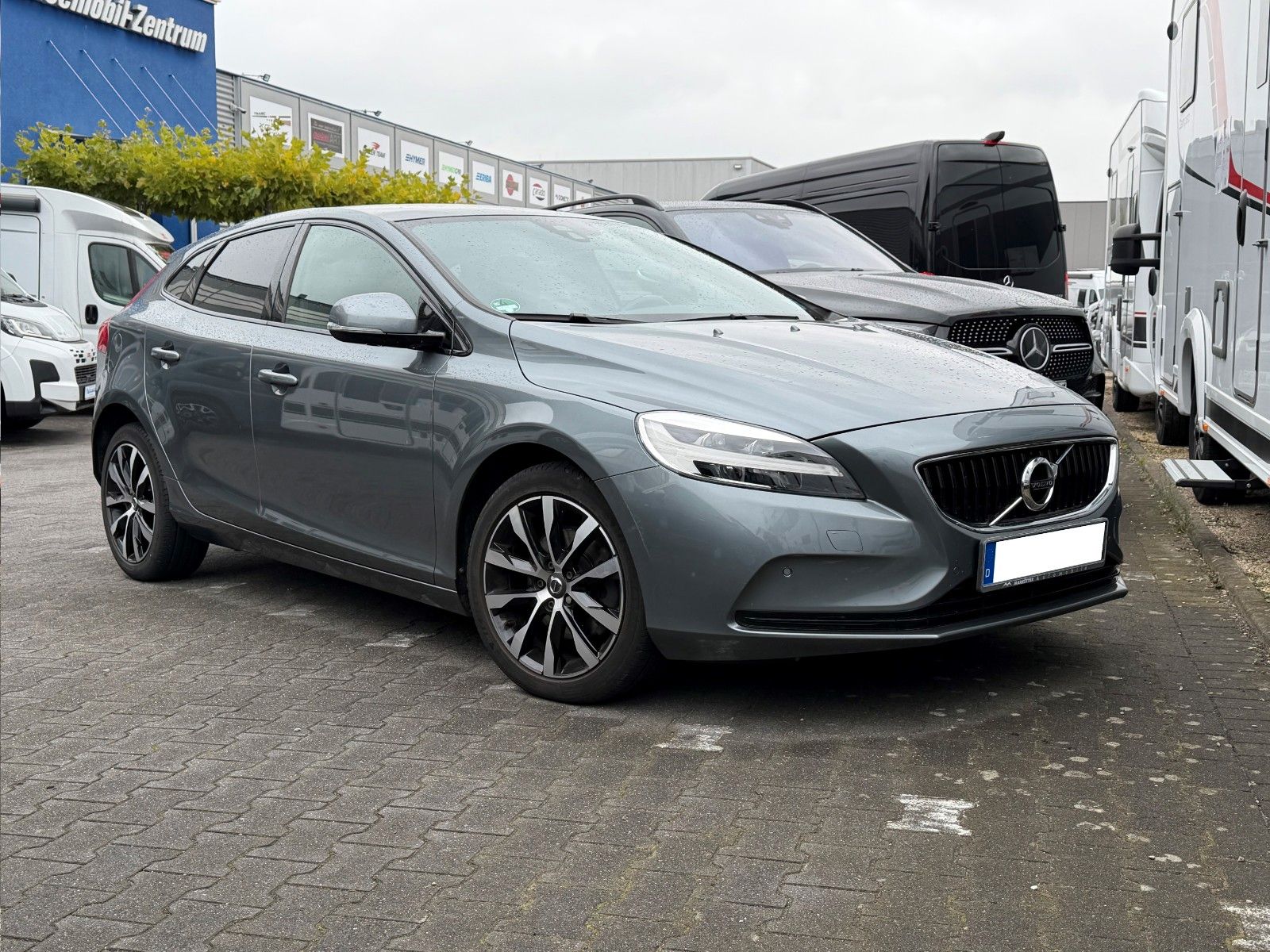 Fahrzeugabbildung Volvo V40 Linje Svart