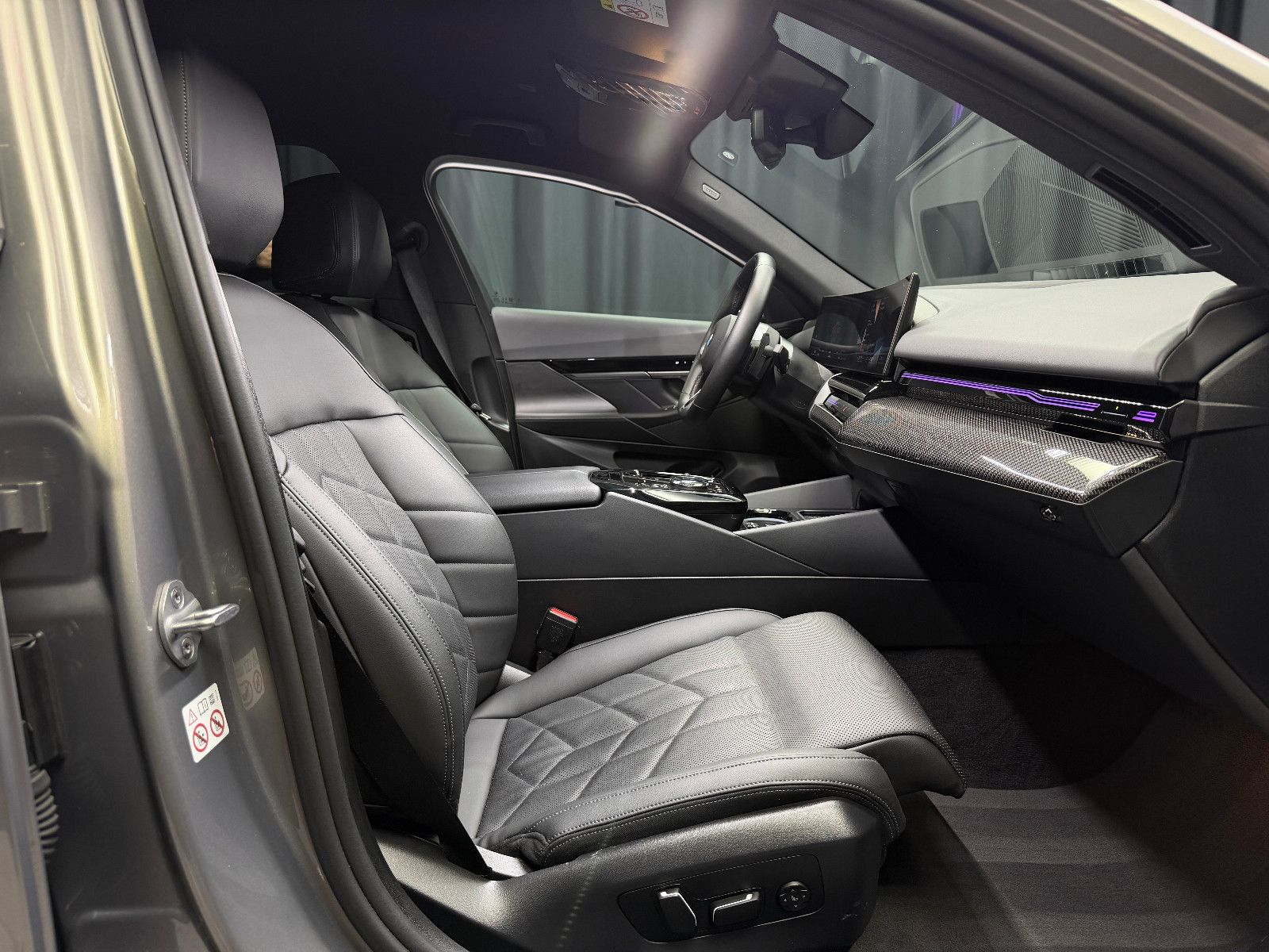 Fahrzeugabbildung BMW 520i M SPORT|H&K|360°|INDIVIDUAL|GESTIK|SHADOW