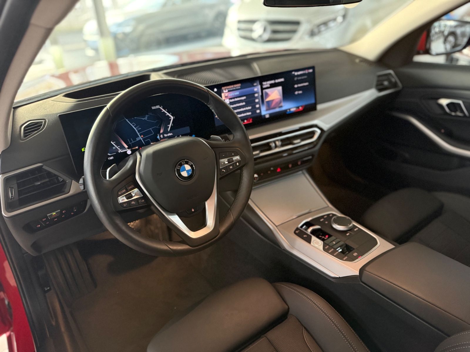 BMW 318 d Touring HuD+Standheizung+Key+Park+Sensatec foto 20