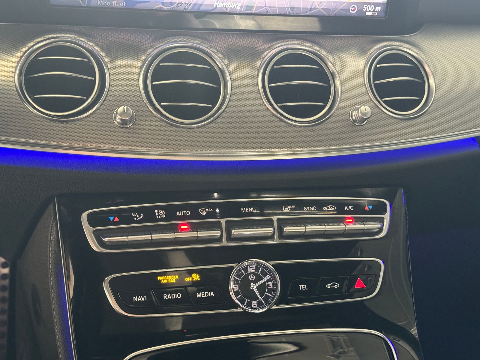 Fahrzeugabbildung Mercedes-Benz E 250 T 9GT 2X AMG LINE DISTRONIC MEMORY 20 ZOLL