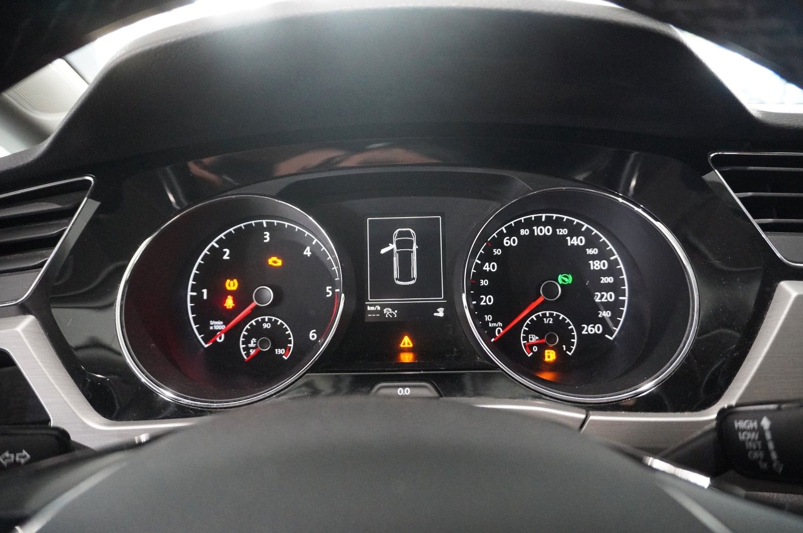 Fahrzeugabbildung Volkswagen Touran 2.0 TDI COMFORTLINE DSG NAVI/SH/ACC/DAB+