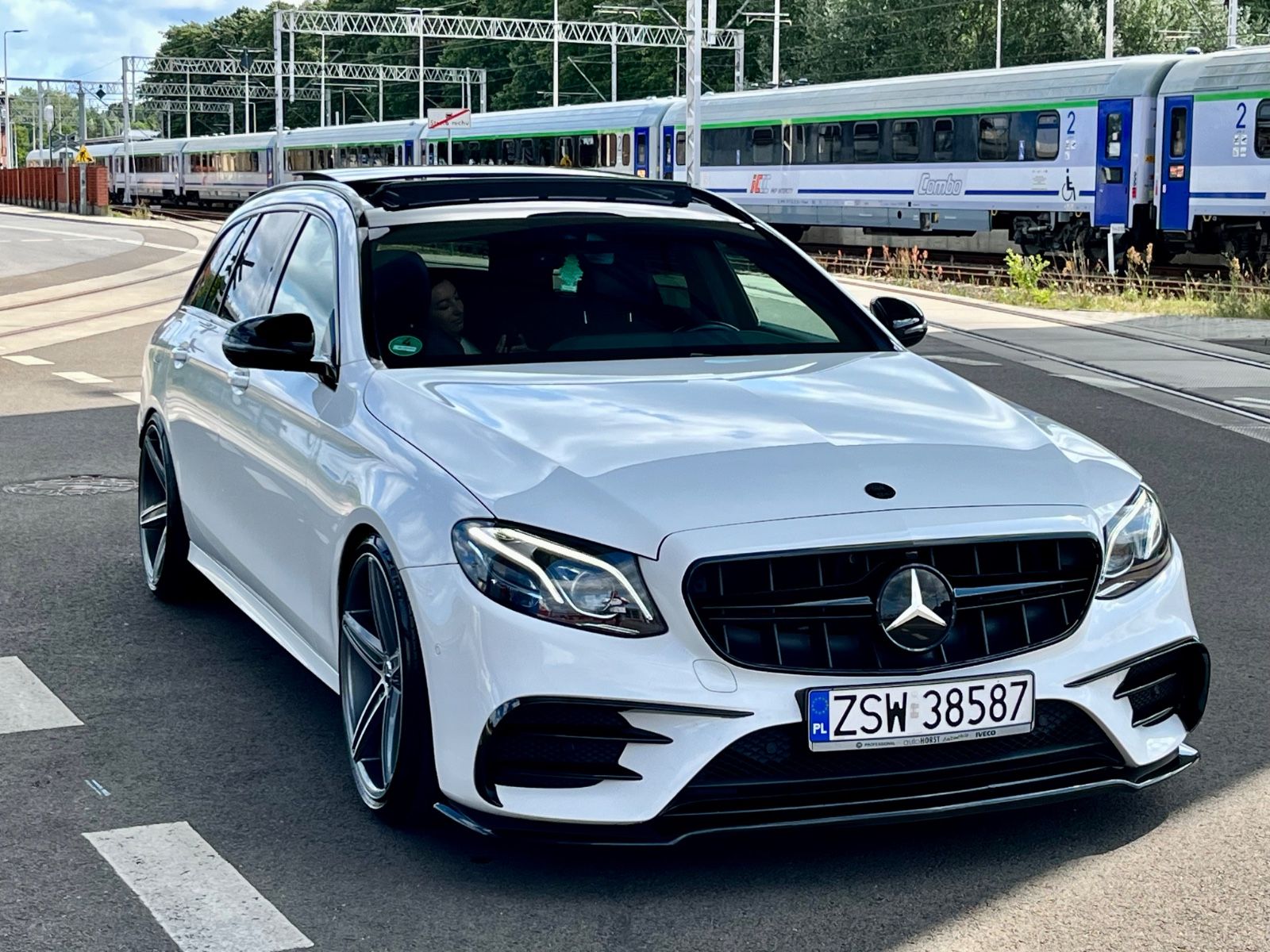 MERCEDES-BENZ E 220d T AMG Line Autom. AMG Line