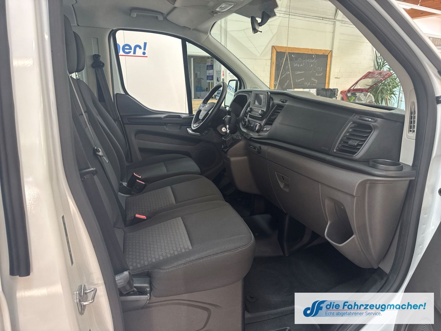 Fahrzeugabbildung Ford Transit Custom 320 L2 Trend 2.0 TDCi Dyn. Kurven