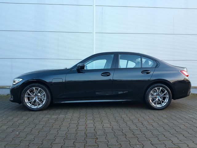 BMW 330e Sport Line (Laser/Kamera/Head-Up)