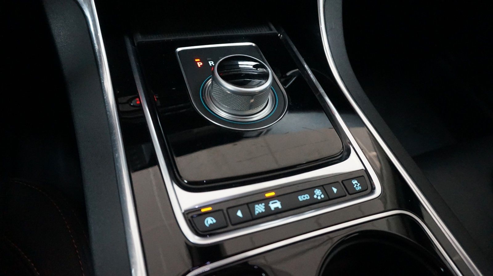 Fahrzeugabbildung Jaguar XE Prestige