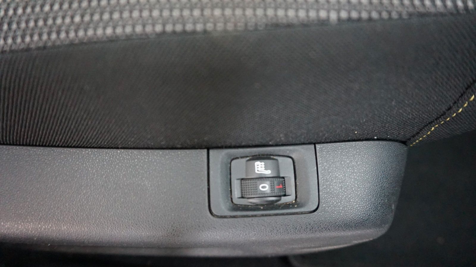 Fahrzeugabbildung Citroën C3 Feel  Scheckheft gepflegt nur 4,9 Liter kombi