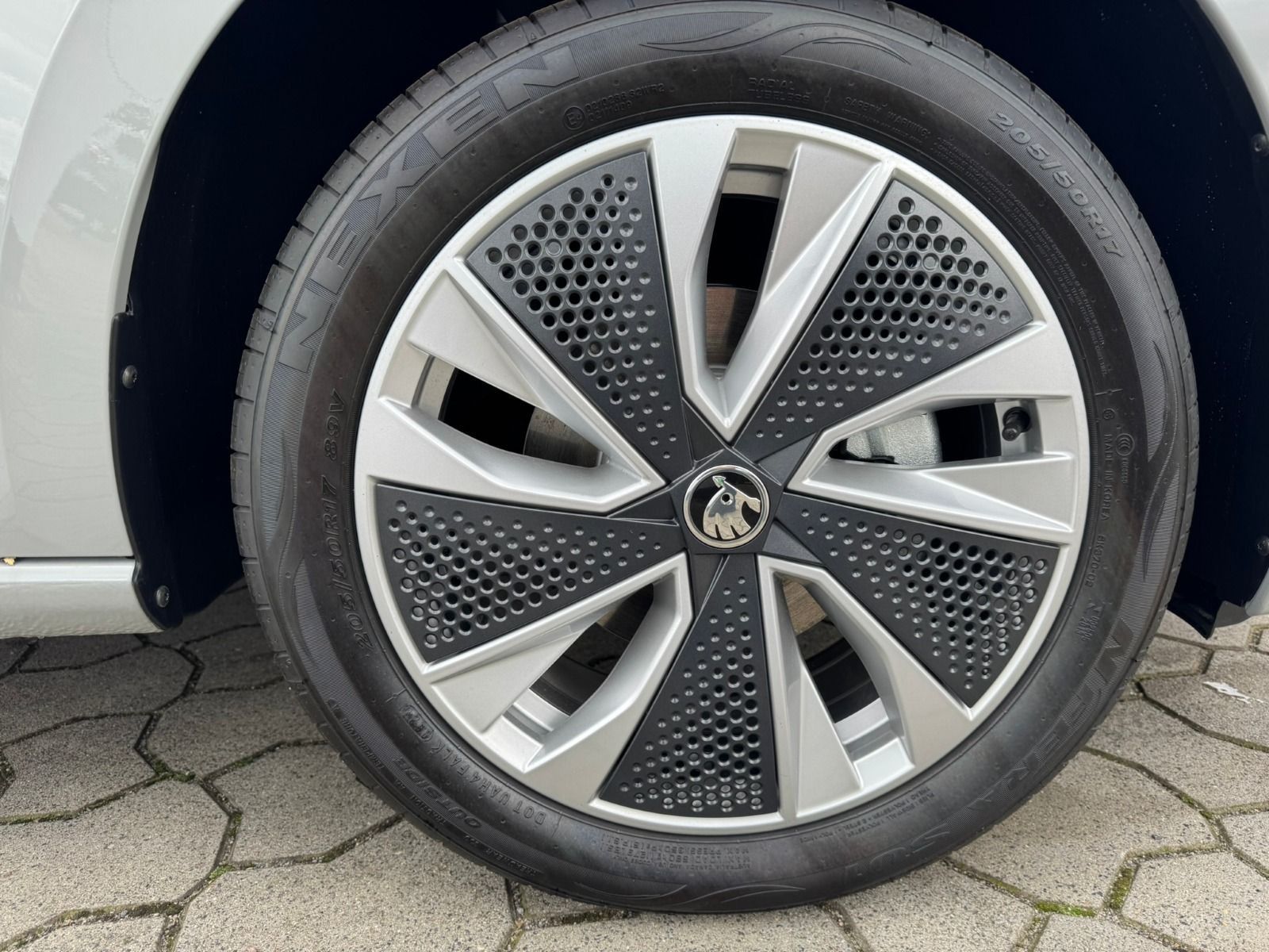 Fahrzeugabbildung SKODA Scala Selection TSI DSG*RFK*NAVI*LED