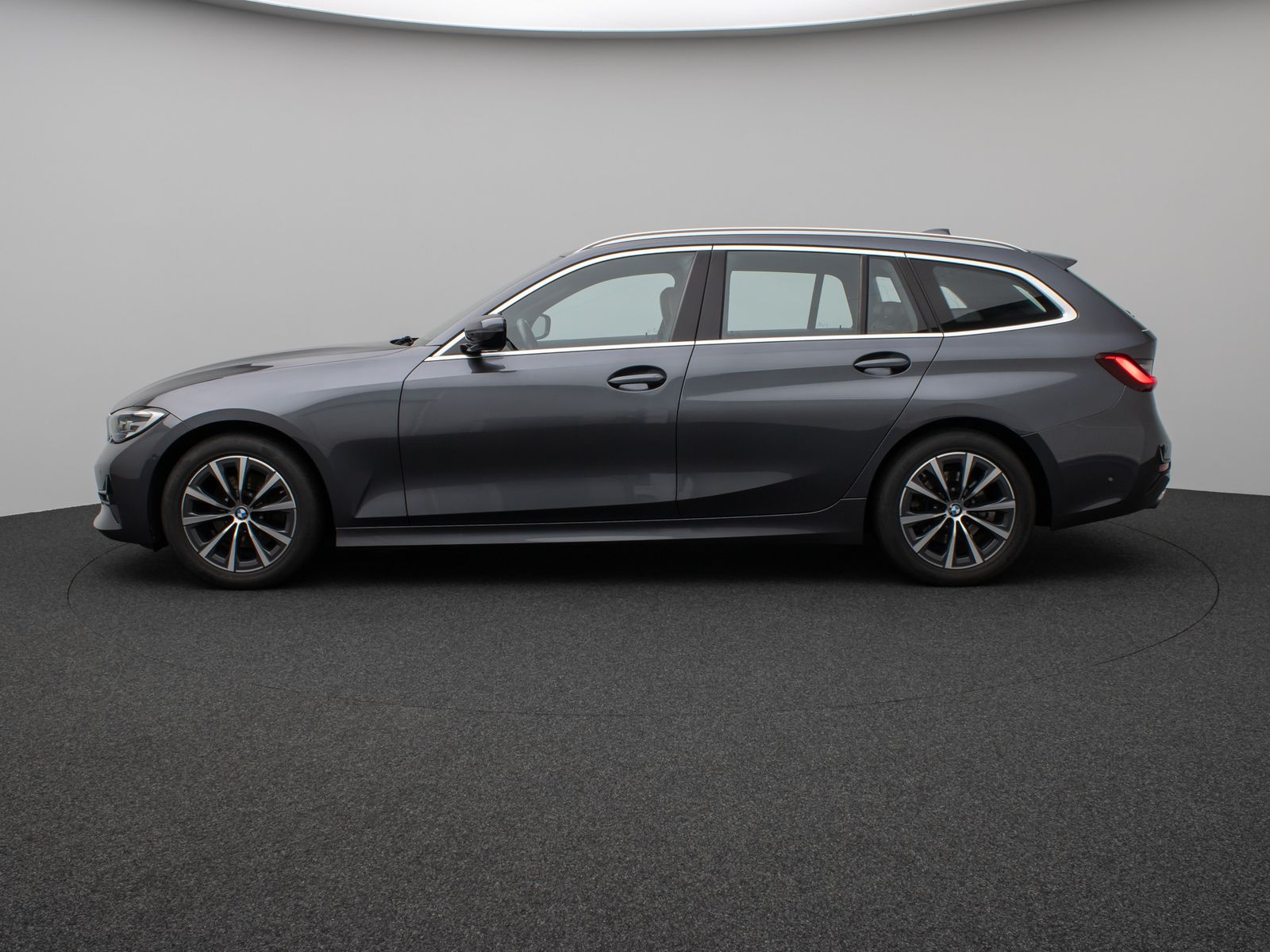 Fahrzeugabbildung BMW 320d Sport Line Panorama Kamera HUD DAB H/K AHK
