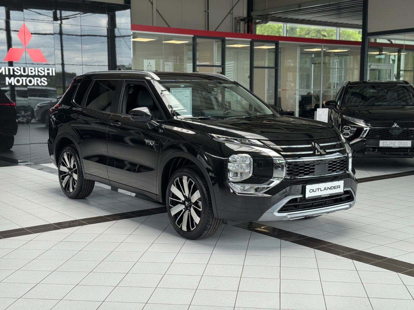 Fahrzeugabbildung Mitsubishi Plug-in Hybrid Outlander Intro Edition
